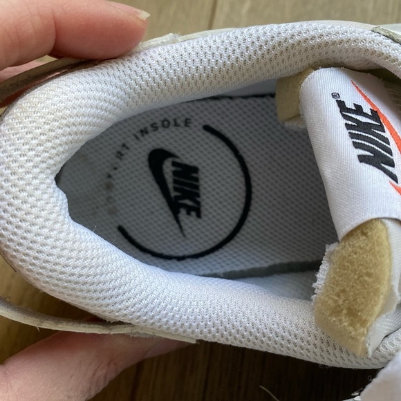 Nike Waffle Debut White and Beige Athletic Shoes Size 8.5 - Picture 9 of 11